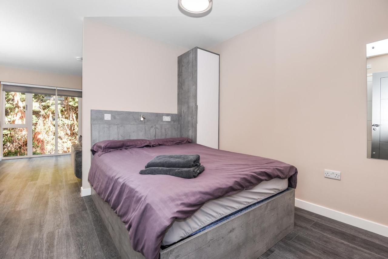 Apartament Magna House Egham Zewnętrze zdjęcie