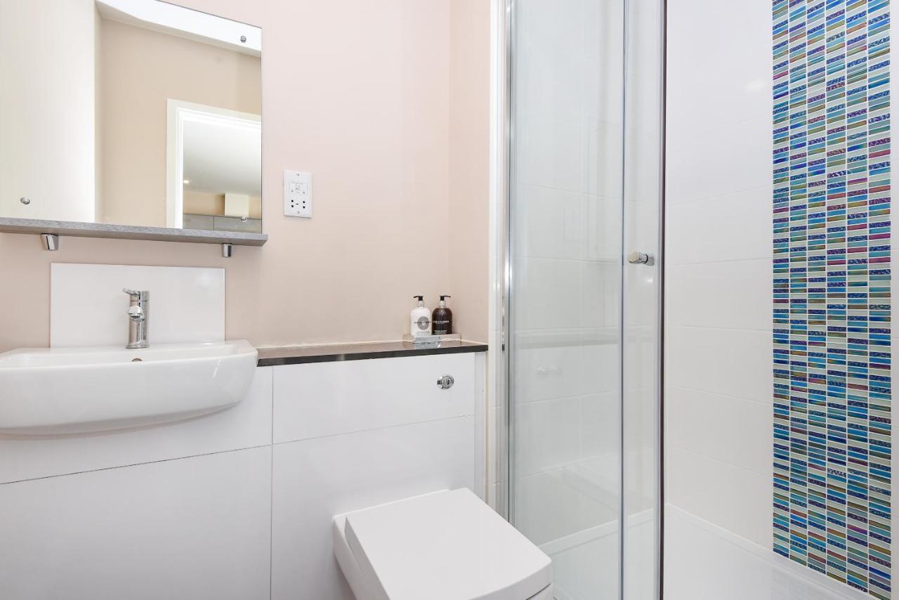 Apartament Magna House Egham Zewnętrze zdjęcie